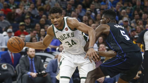 Milwaukee Bucks forward Giannis Antetokounmpo (34) passes the ball around Orlando Magic center Mo Bamba (5)